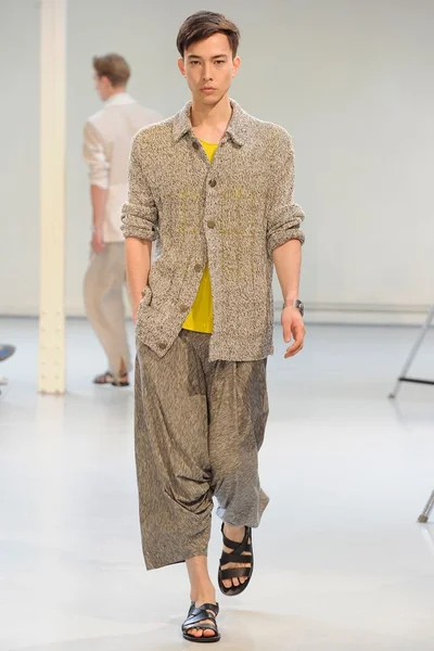 Look 25